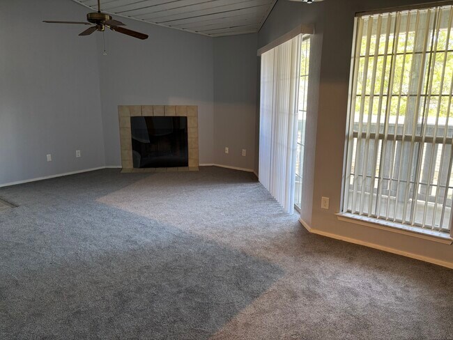 Building Photo - 110 Leafwood Ln