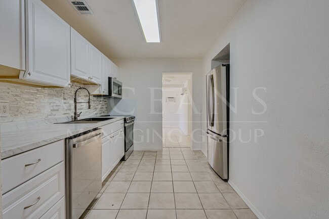 Building Photo - Updated Beachside Ormond Home
