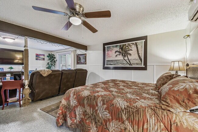 Building Photo - "Charming 3-Bed, 2-Bath Oasis at 1011a Sou...