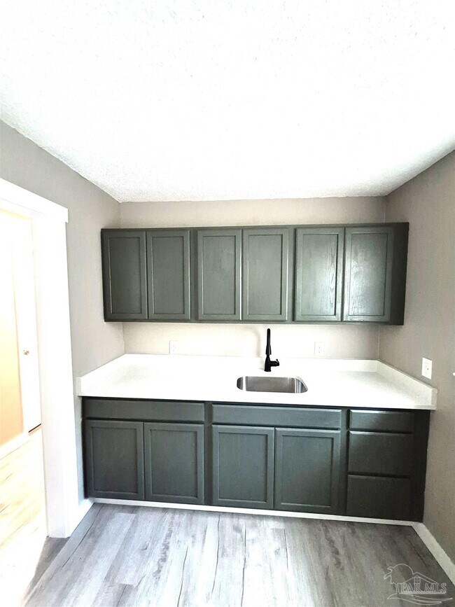 Building Photo - 206 Shadow Lawn Ln