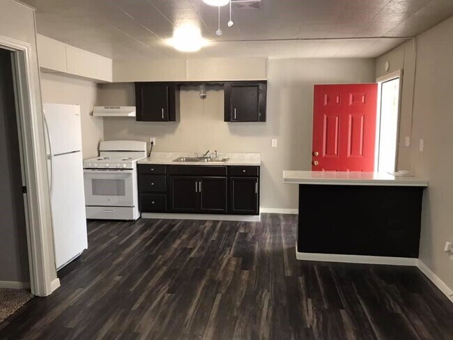 Building Photo - 1020 N Main St