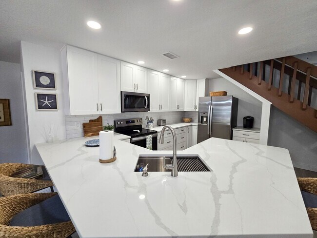 Building Photo - Make this your winter getaway!