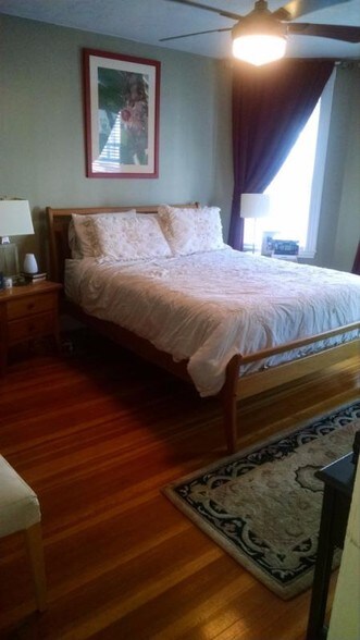 Building Photo - 211 W 8th St