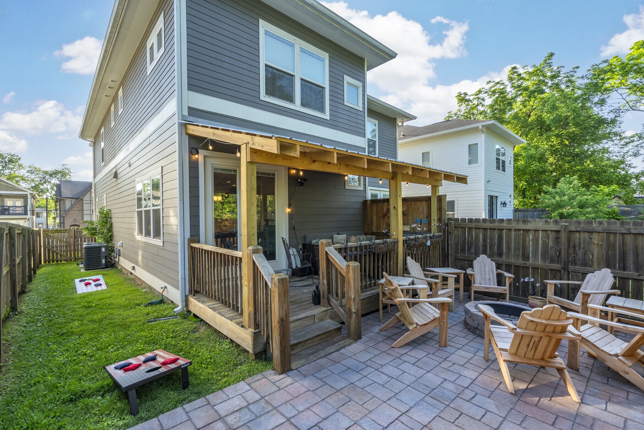 Great for hanging out with friends or family - 1922 14th Ave N