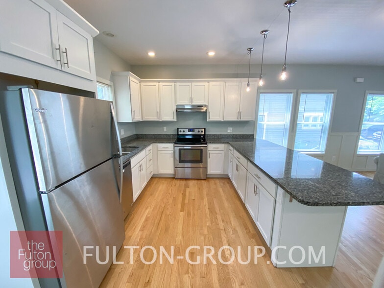 Building Photo - 336 Donald Plz SE