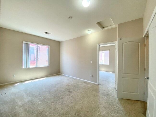 Building Photo - Nice 2-story single-family house with 3 Bedrooms, 2.5 Bathrooms
