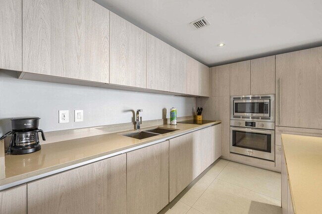 Building Photo - 4111 S Ocean Dr