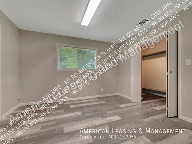 Building Photo - 1301 Spring Lake Dr