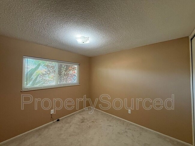 Building Photo - 320 E Granada Way