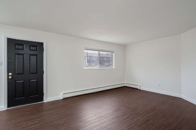 Building Photo - Completely renovated two bedroom!