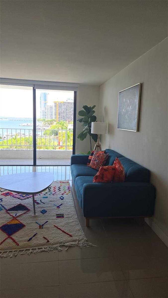 Building Photo - 200 SE 15th Rd