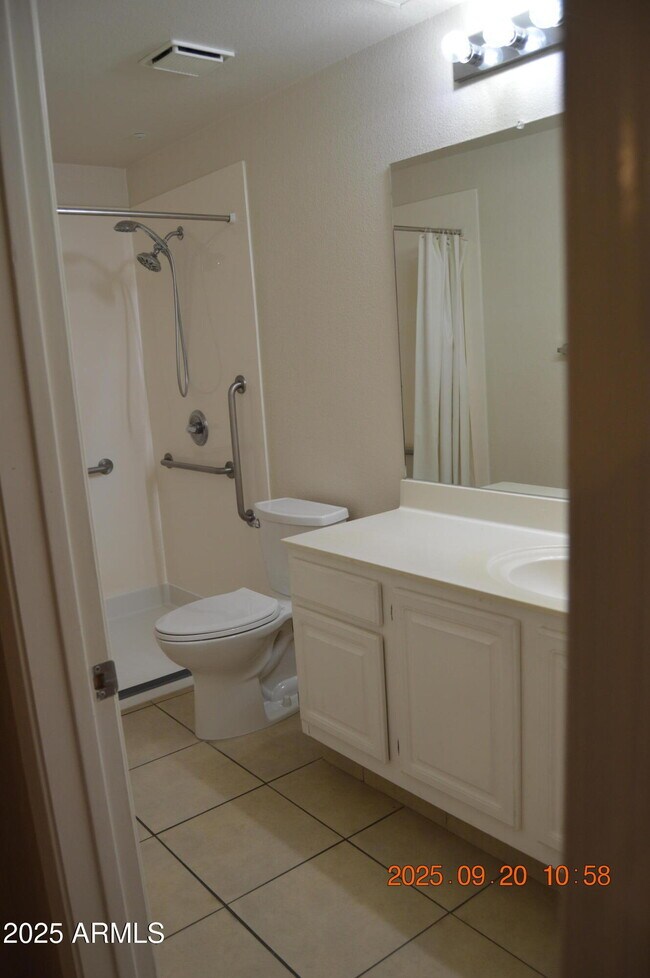 Building Photo - 16013 S Desert Foothills Pkwy