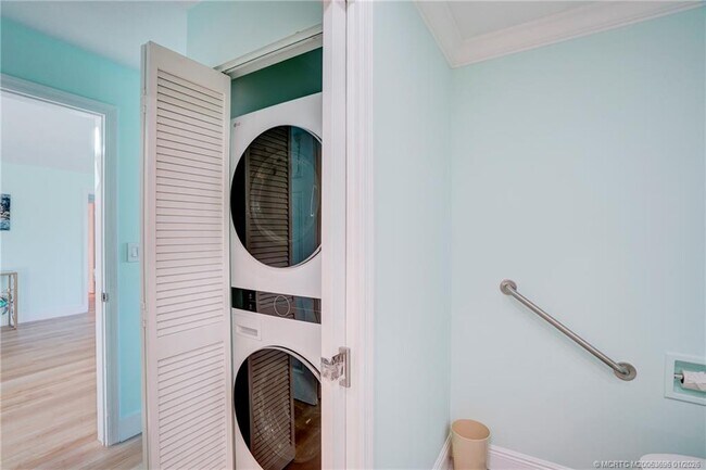 Building Photo - 2370 NE Ocean Blvd