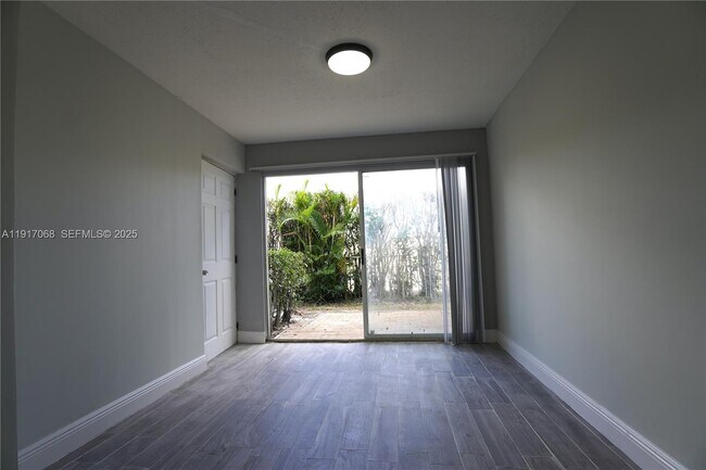 Building Photo - 14104 Glenmoor Dr