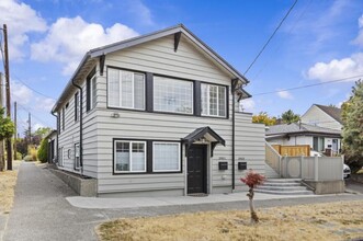 Building Photo - 2 bedroom in Seattle WA 98136