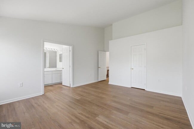 Building Photo - 14666 Seasons Dr