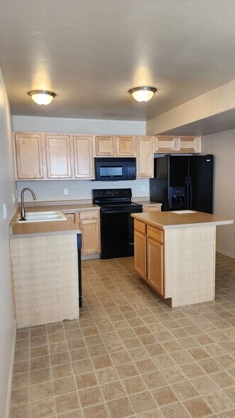 Building Photo - 146 Aparicio Dr