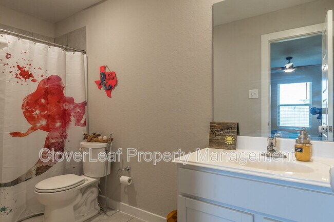 Building Photo - 804 Shrike Ln