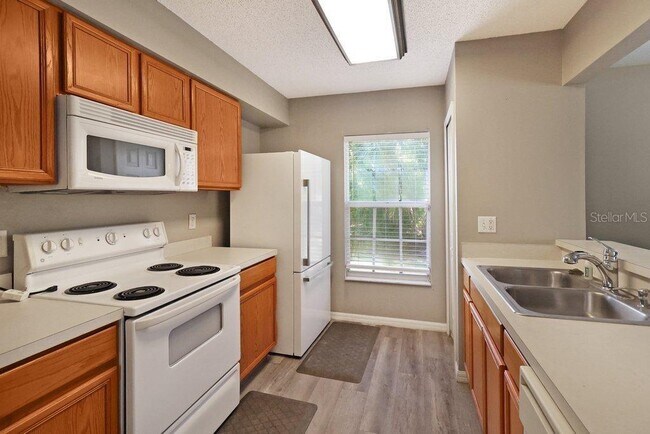 Building Photo - 7127 Waterside Dr