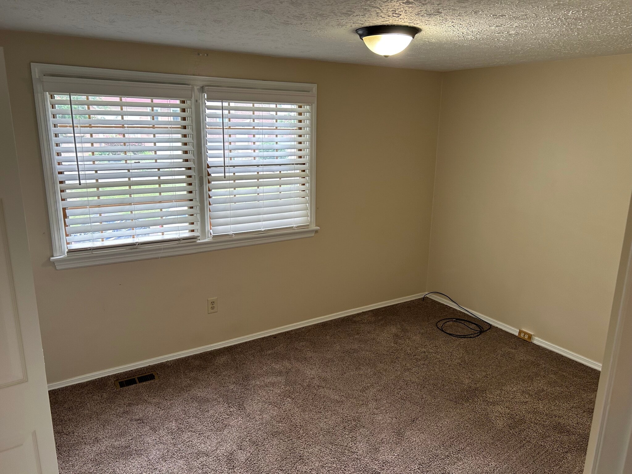 2nd Bedroom - 406 Hickory Cir
