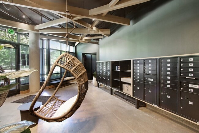 Building Photo - Urban 1-bedroom/ 1-bath Corner Unit in City Park West - **Offering 4 weeks free!**