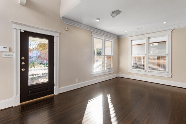 Front entry and front side of living area - 515 W 17th St