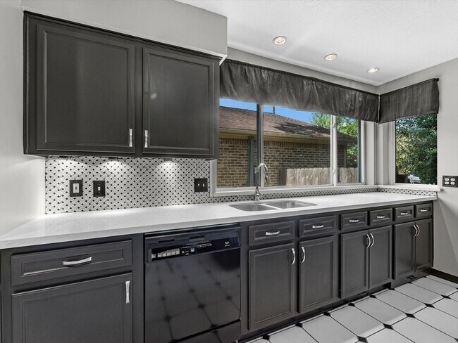 Building Photo - 9006 Donys Dr