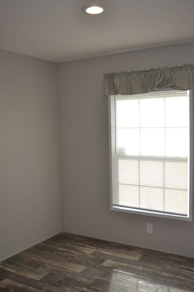 Building Photo - 100 Garlington Cir