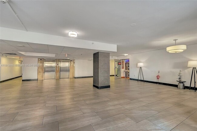 Building Photo - 7501 E Treasure Dr