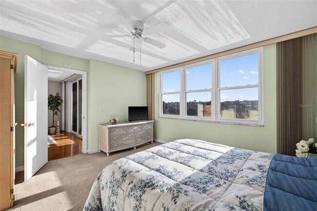 Building Photo - 7625 Sun Island Dr S