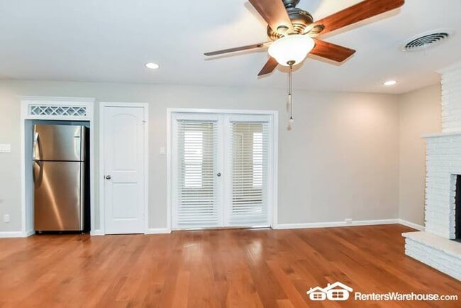 Building Photo - Newly renovated spacious 3 bed/2 bath with...