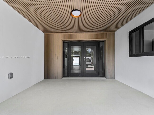 Building Photo - 1221 Biarritz Dr