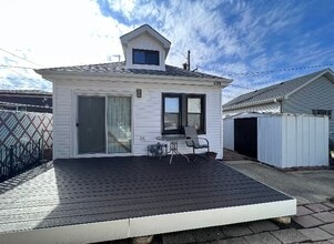 Building Photo - 4358 N Oak Park Ave