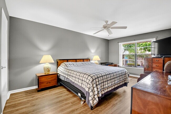 Building Photo - 9900 Pineapple Tree Dr