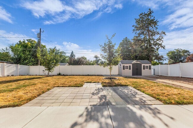Building Photo - Beautiful 3 Bedroom Rambler Near Hill AFB with RV Parking