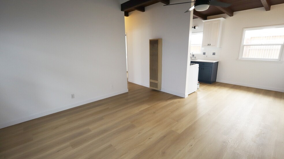 Building Photo - 429 1/2 28th St