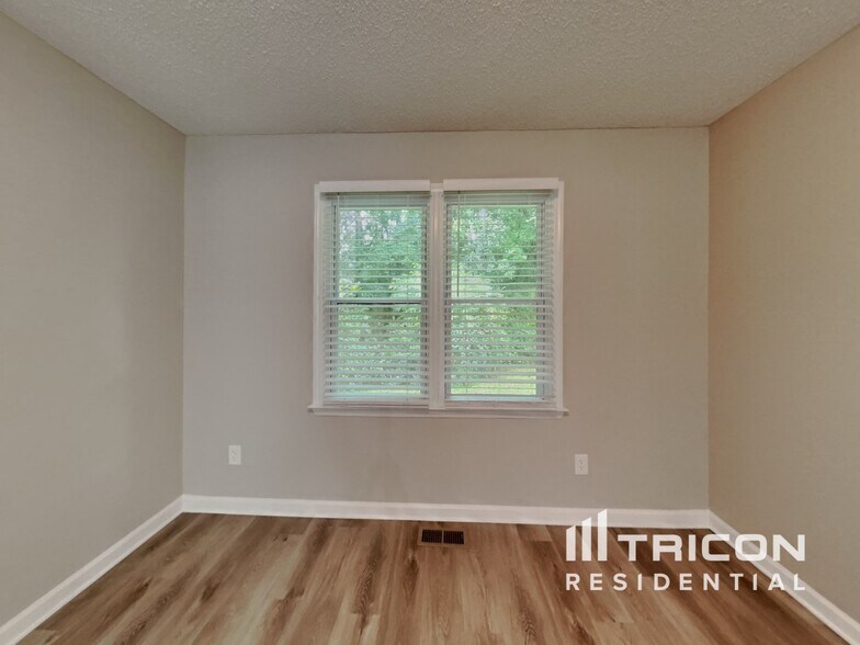 Building Photo - 5005 Baffin Ct
