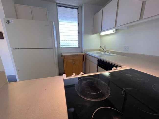 Building Photo - Summer Palace- 20th Floor- 1 bed 1 bath 1 ...