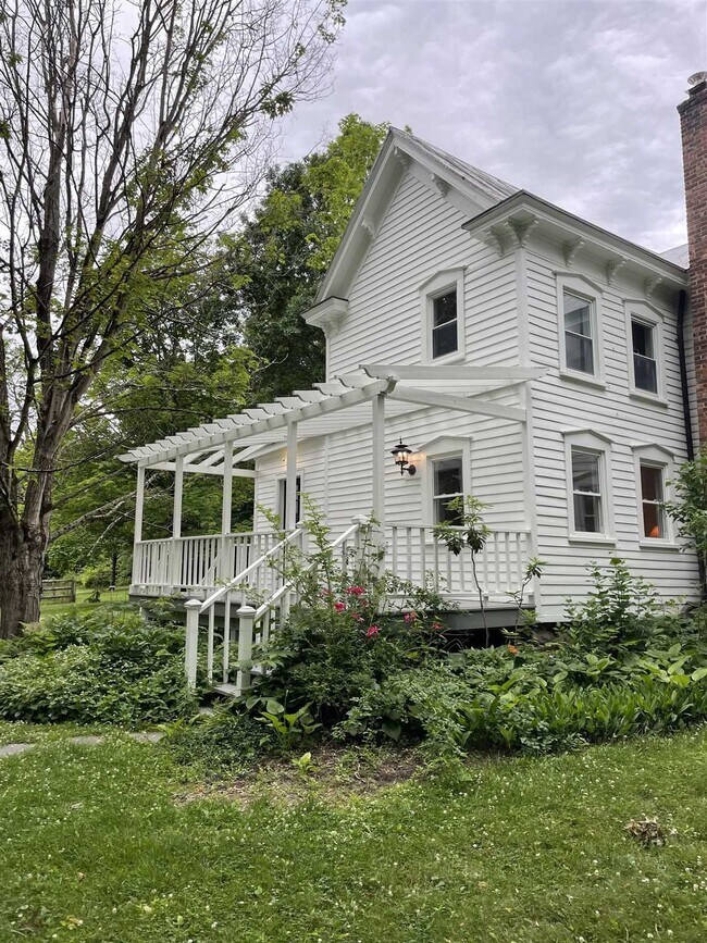 Building Photo - 16-18 Broadway