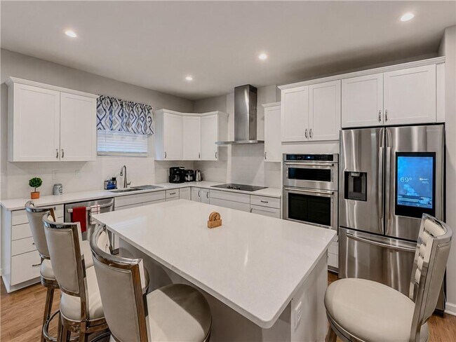 Building Photo - 45 Woodford Dr