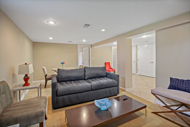 Building Photo - 2757 Greenway Blvd
