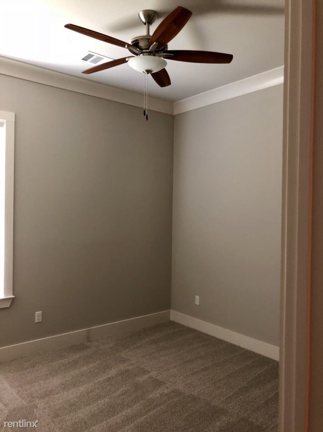 Building Photo - 3 br, 2 bath House - Dutchtown Meadows