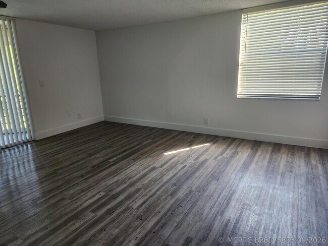 Building Photo - 3100 N Pine Island Rd
