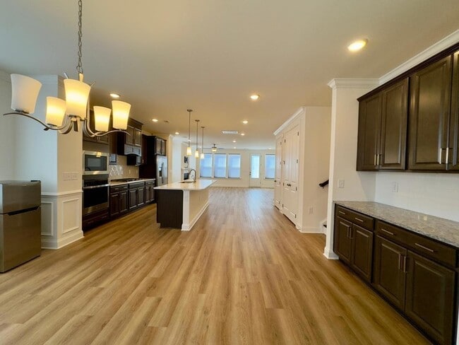 Building Photo - 2550 Frg Vlg Wy