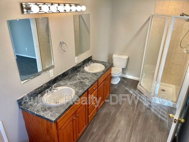 Building Photo - 206 Honey Bee Dr