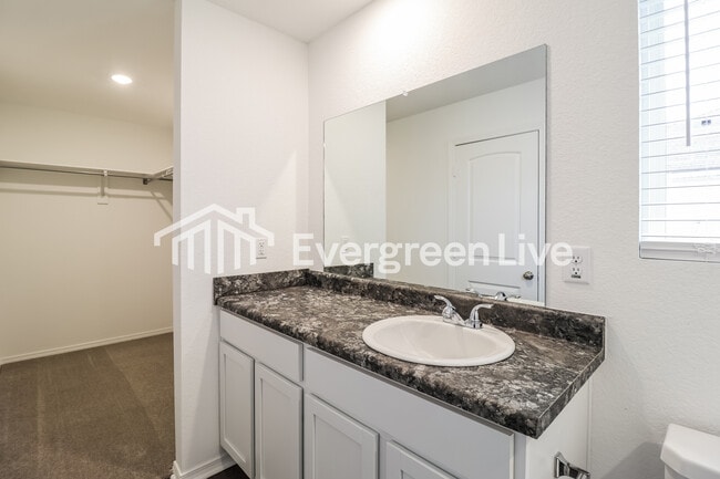 Building Photo - 163 Meadow Dr