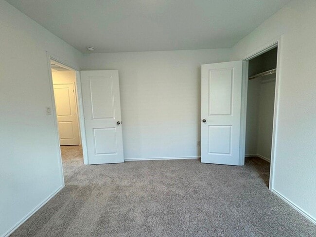 Building Photo - 184 Chapel Beck Dr