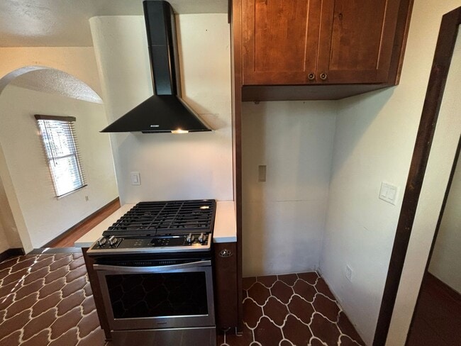 Building Photo - Adorable Spanish 2 bedroom home in the heart of Long Beach