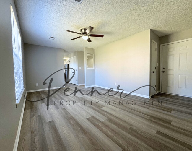 Building Photo - 517 Sky Vue Dr