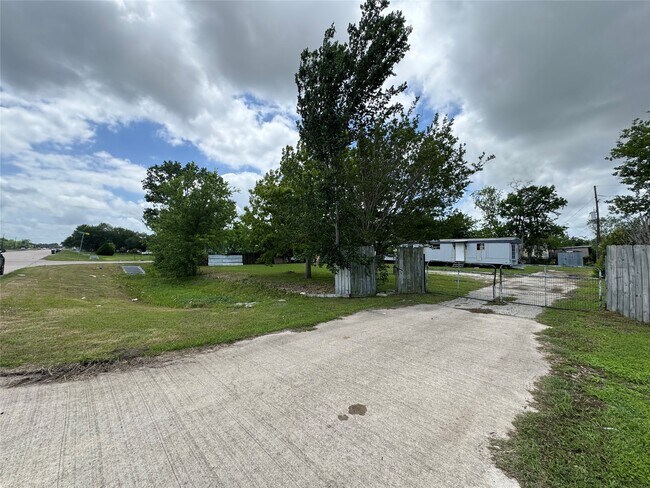 Building Photo - 6226 County Rd 48